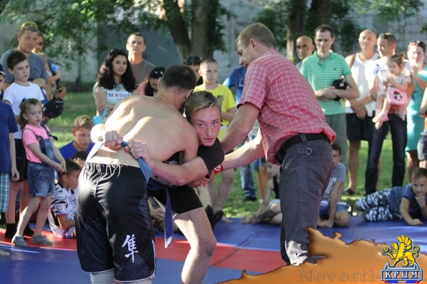 Спортсмен клуба «Слава» стал абсолютным чемпионом в борьбе на поясах - «Керчь»