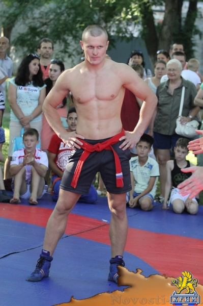 Спортсмен клуба «Слава» стал абсолютным чемпионом в борьбе на поясах - «Керчь»