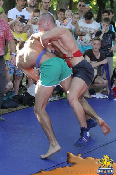 Спортсмен клуба «Слава» стал абсолютным чемпионом в борьбе на поясах - «Керчь»