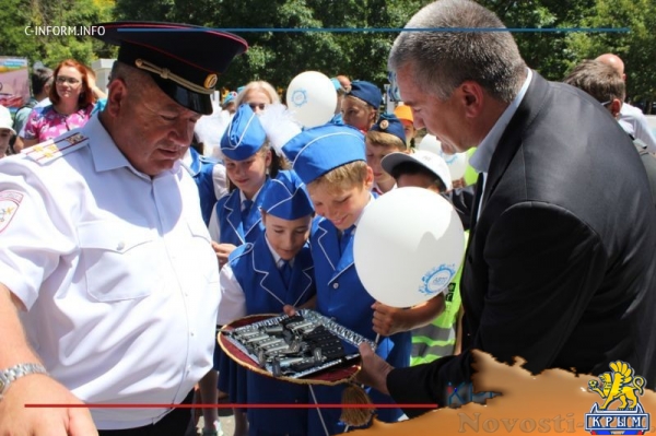 Сотрудники ГИБДД в свой праздник получили от властей Крыма 15 служебных автомобилей (ФОТО, ВИДЕО) - «Культура Крыма»