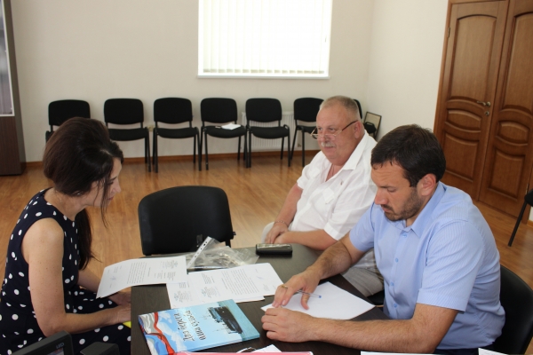 Специалисты Госкомрегистра оформляют документы на сооружение Азовского вагонопереходного моста в порту Крым - «Госкомрегистр»