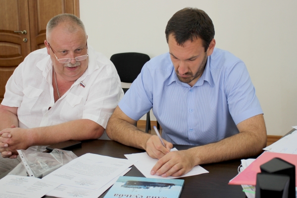 Специалисты Госкомрегистра оформляют документы на сооружение Азовского вагонопереходного моста в порту Крым - «Госкомрегистр»