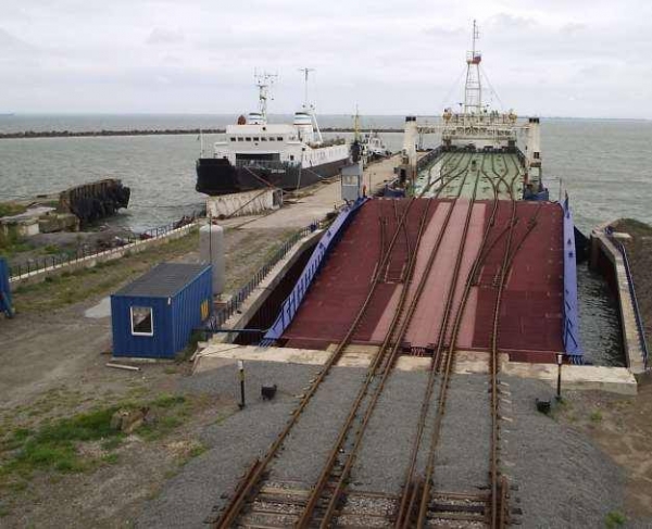 Специалисты Госкомрегистра оформляют документы на сооружение Азовского вагонопереходного моста в порту Крым - «Госкомрегистр»