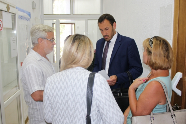 Жители Ялты жалуются на медлительность специалистов местного БТИ — Александр Спиридонов - «Госкомрегистр»