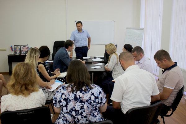 Сокращение количества приостановок, заполнение свободных вакансий и профилактика коррупционных проявлений — в Госкомрегистре определили план работы на II полугодие 2017 - «Госкомрегистр»