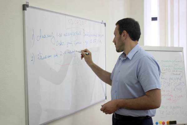 Сокращение количества приостановок, заполнение свободных вакансий и профилактика коррупционных проявлений — в Госкомрегистре определили план работы на II полугодие 2017 - «Госкомрегистр»