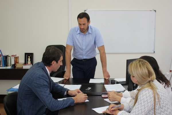 Сокращение количества приостановок, заполнение свободных вакансий и профилактика коррупционных проявлений — в Госкомрегистре определили план работы на II полугодие 2017 - «Госкомрегистр»