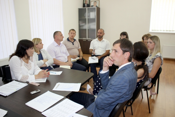 Сокращение количества приостановок, заполнение свободных вакансий и профилактика коррупционных проявлений — в Госкомрегистре определили план работы на II полугодие 2017 - «Госкомрегистр»