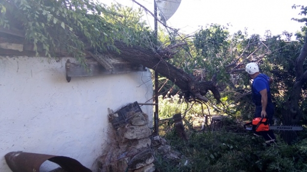 Спасатели «КРЫМ-СПАС» ликвидируют последствия вчерашней непогоды - «МЧС»