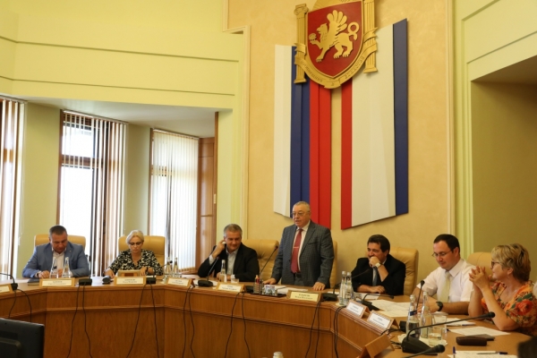 Общественная палата Крыма за короткий период времени завоевала уважение крымчан и органов власти – омбудсмен - «Правам человека»