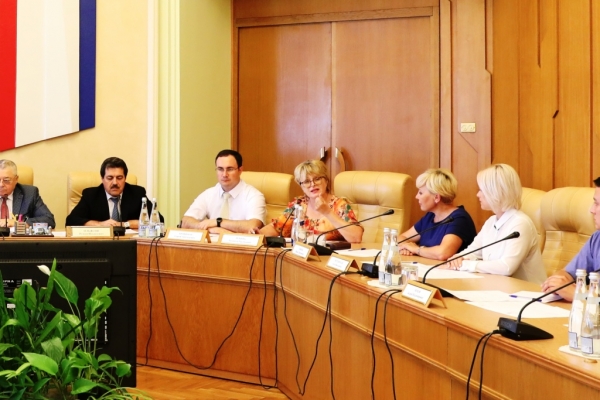 Общественная палата Крыма за короткий период времени завоевала уважение крымчан и органов власти – омбудсмен - «Правам человека»