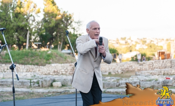 В Античном театре Херсонеса выступили Василий Лановой и Константин Фролов (ФОТОРЕПОРТАЖ) - «Общество Крыма» В Античном театре Херсонеса выступили Василий Лановой и Константин Фролов (ФОТОРЕПОРТАЖ) - «Общество Крыма»