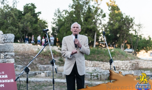 В Античном театре Херсонеса выступили Василий Лановой и Константин Фролов (ФОТОРЕПОРТАЖ) - «Общество Крыма» В Античном театре Херсонеса выступили Василий Лановой и Константин Фролов (ФОТОРЕПОРТАЖ) - «Общество Крыма»