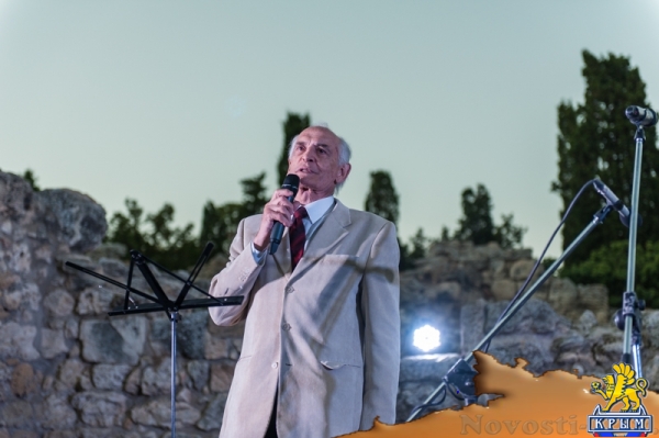 В Античном театре Херсонеса выступили Василий Лановой и Константин Фролов (ФОТОРЕПОРТАЖ) - «Общество Крыма» В Античном театре Херсонеса выступили Василий Лановой и Константин Фролов (ФОТОРЕПОРТАЖ) - «Общество Крыма»