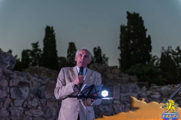 В Античном театре Херсонеса выступили Василий Лановой и Константин Фролов (ФОТОРЕПОРТАЖ) - «Общество Крыма» В Античном театре Херсонеса выступили Василий Лановой и Константин Фролов (ФОТОРЕПОРТАЖ) - «Общество Крыма»