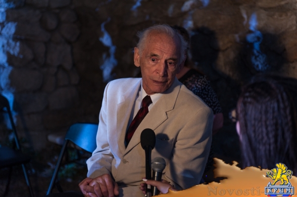 В Античном театре Херсонеса выступили Василий Лановой и Константин Фролов (ФОТОРЕПОРТАЖ) - «Общество Крыма» В Античном театре Херсонеса выступили Василий Лановой и Константин Фролов (ФОТОРЕПОРТАЖ) - «Общество Крыма»