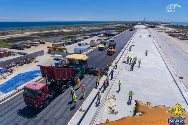 Строители начали укладывать первый асфальт на Крымском мосту (ФОТО, ВИДЕО) - «Спорт Крыма»