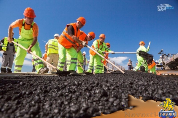 Строители начали укладывать первый асфальт на Крымском мосту (ФОТО, ВИДЕО) - «Спорт Крыма»