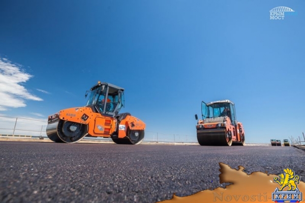 Строители начали укладывать первый асфальт на Крымском мосту (ФОТО, ВИДЕО) - «Спорт Крыма»