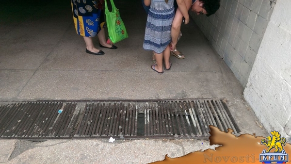 В Ялте ребенок получил ссадины из-за старой решетки ливнестока - «Происшествия»