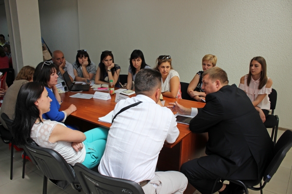 В территориальных подразделениях Госкомрегистра увеличили количество часов приёма граждан — Александр Спиридонов - «Госкомрегистр»