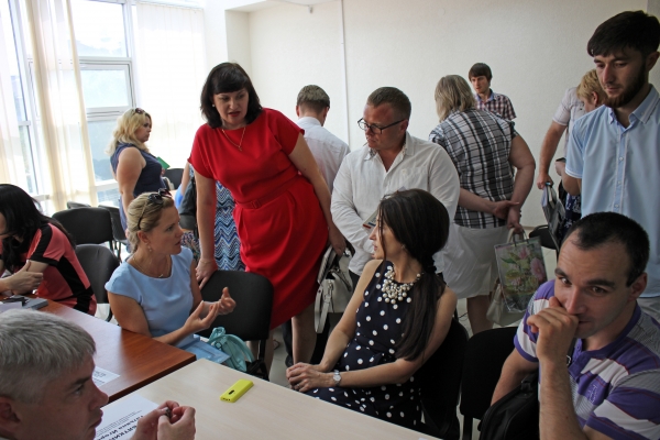 В территориальных подразделениях Госкомрегистра увеличили количество часов приёма граждан — Александр Спиридонов - «Госкомрегистр»