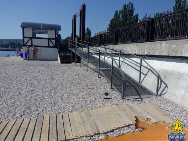 Власти Феодосии не имеют претензий к арендатору высмеянного в интернете пляжа (ФОТО) - «Политика Крыма»