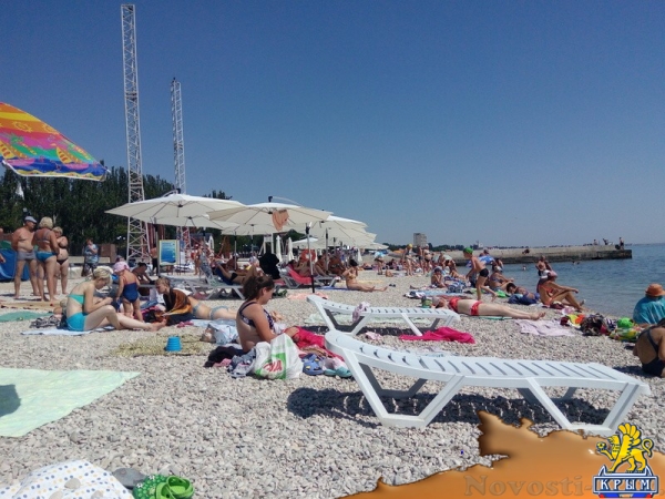 Власти Феодосии не имеют претензий к арендатору высмеянного в интернете пляжа (ФОТО) - «Политика Крыма»