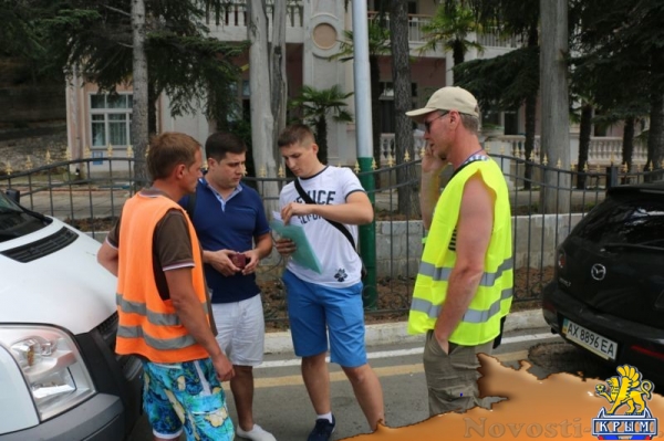 Владельцы трех парковок на набережной Алушты будут оштрафованы за отсутствие кассовых аппаратов (ФОТО) - «Общество Крыма» Владельцы трех парковок на набережной Алушты будут оштрафованы за отсутствие кассовых аппаратов (ФОТО) - «Общество Крыма»