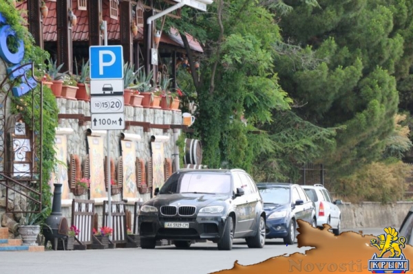 Владельцы трех парковок на набережной Алушты будут оштрафованы за отсутствие кассовых аппаратов (ФОТО) - «Общество Крыма» Владельцы трех парковок на набережной Алушты будут оштрафованы за отсутствие кассовых аппаратов (ФОТО) - «Общество Крыма»