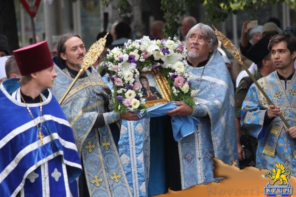 В Симферополе состоялся крестный ход с всекрымской святыней - иконой Божией Матери В«СкорбящаяВ» (ФОТО) - «Общество Крыма» В Симферополе состоялся крестный ход с всекрымской святыней - иконой Божией Матери В«СкорбящаяВ» (ФОТО) - «Общество Крыма»