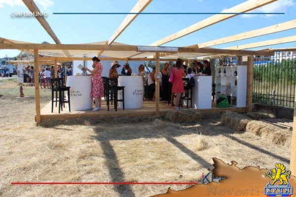 In vino veritas в Коктебеле: для гостей фестиваля приготовили 20 тысяч литров вина (ФОТО) - «Экономика Крыма»