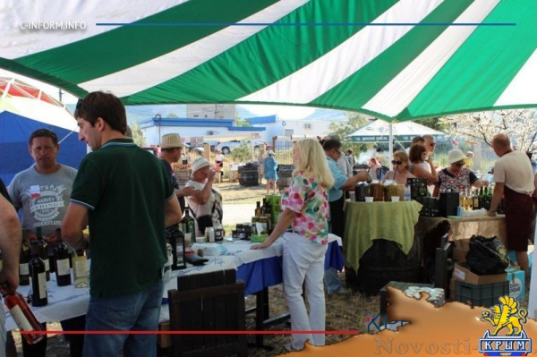 In vino veritas в Коктебеле: для гостей фестиваля приготовили 20 тысяч литров вина (ФОТО) - «Экономика Крыма»