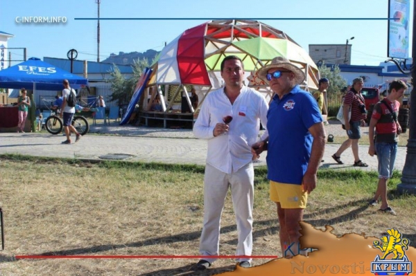 In vino veritas в Коктебеле: для гостей фестиваля приготовили 20 тысяч литров вина (ФОТО) - «Экономика Крыма»