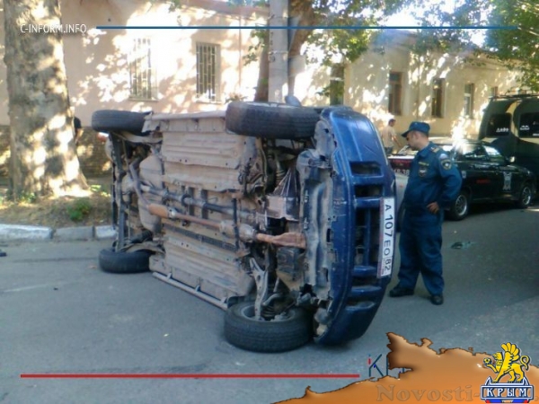 Авария с участием шести автомобилей произошла в историческом центре Симферополя (ФОТО, ВИДЕО) - «Экономика Крыма»