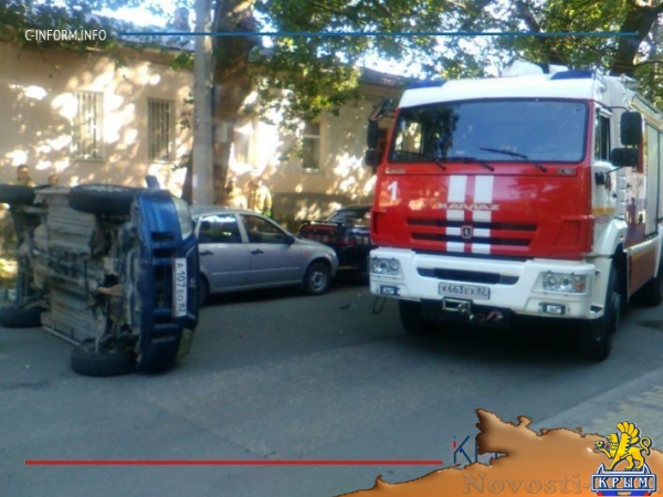 Авария с участием шести автомобилей произошла в историческом центре Симферополя (ФОТО, ВИДЕО) - «Экономика Крыма»
