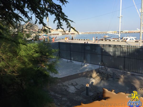 На набережной Ялты на месте «Еды» начали строить новый торговый объект - «Новости Крыма»