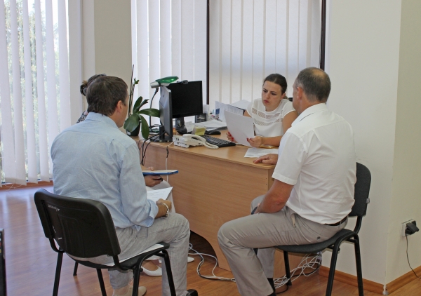 Специалисты Госкомрегистра продолжают оказывать содействие банковским учреждениям - «Госкомрегистр»