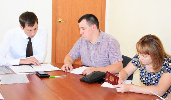 К заместителю председателя Госкомрегистра во время личного приёма в Бахчисарае обратилось за консультацией более 20 граждан - «Госкомрегистр»