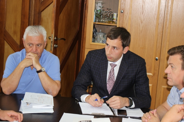 Для оптимизации деятельности центрального аппарата Госкомрегистра руководство комитета ходатайствует о выделении дополнительных помещений на ул. Крылова, 162 - «Госкомрегистр»