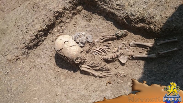 На Керченском полуострове нашли античную могилу младенца-«инопланетянина» - «Общество»