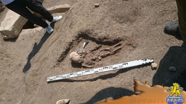 На Керченском полуострове нашли античную могилу младенца-«инопланетянина» - «Общество»