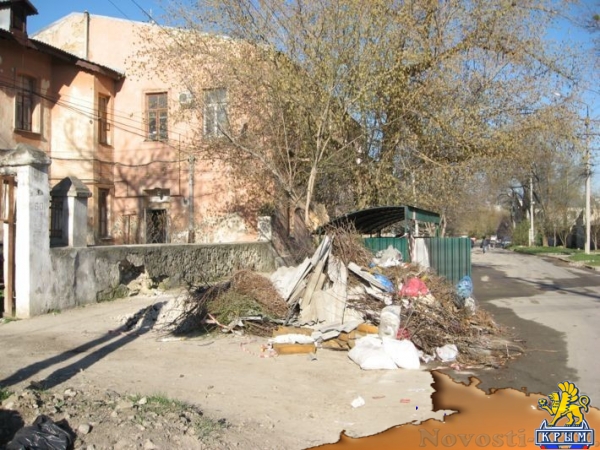 Жильцы дома в Симферополе просят убрать мусорные контейнеры, поставленные им под окна на время ремонта дороги (ФОТО) - «Общество Крыма» Жильцы дома в Симферополе просят убрать мусорные контейнеры, поставленные им под окна на время ремонта дороги (ФОТО) - «Общество Крыма»