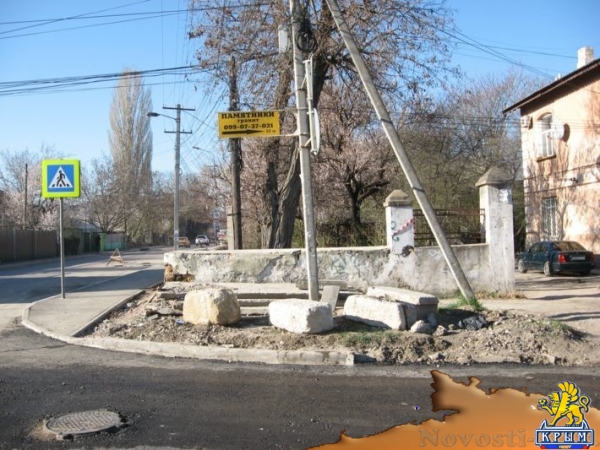 Жильцы дома в Симферополе просят убрать мусорные контейнеры, поставленные им под окна на время ремонта дороги (ФОТО) - «Общество Крыма» Жильцы дома в Симферополе просят убрать мусорные контейнеры, поставленные им под окна на время ремонта дороги (ФОТО) - «Общество Крыма»