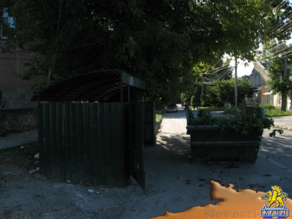 Жильцы дома в Симферополе просят убрать мусорные контейнеры, поставленные им под окна на время ремонта дороги (ФОТО) - «Общество Крыма» Жильцы дома в Симферополе просят убрать мусорные контейнеры, поставленные им под окна на время ремонта дороги (ФОТО) - «Общество Крыма»