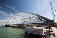 Видео подъема железнодорожной арки моста в Крым на опоры - «Новости Крыма»