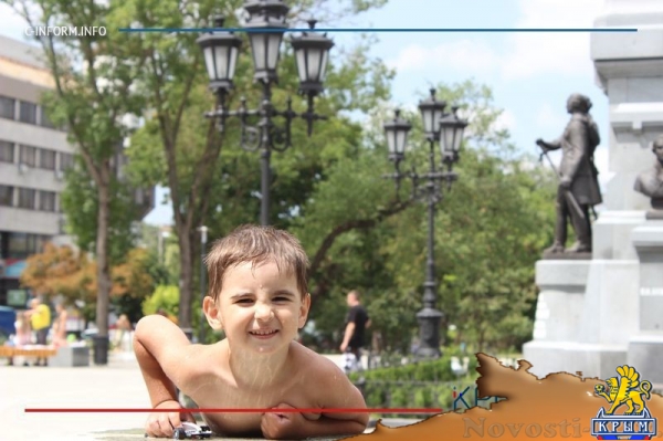 Под присмотром Великой: Екатерининский сад стал любимым местом для отдыха в Симферополе с детьми (ФОТО, ВИДЕО) - «70 лет Победы»