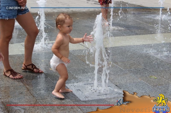 Под присмотром Великой: Екатерининский сад стал любимым местом для отдыха в Симферополе с детьми (ФОТО, ВИДЕО) - «70 лет Победы»