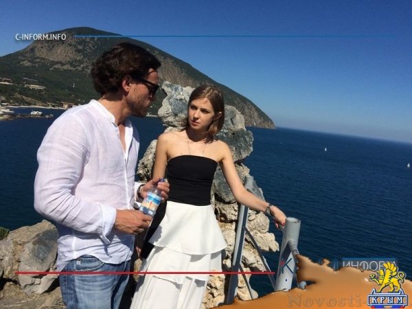 Поклонскую в «Артеке» познакомили с иностранными журналистами и накормили фирменным пломбиром (ВИДЕО) - «Политика Крыма»