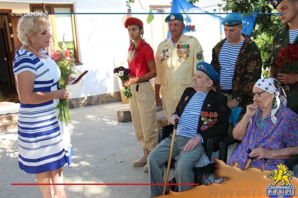 Празднование Дня ВДВ в Алуштинском регионе началось с чествования старейшего в Крыму десантника (ФОТО) - «Общество Крыма»
